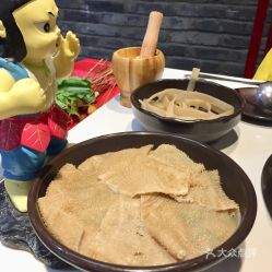 重慶美食探店 第9廠串串香火鍋觀音橋總店，精品水牛毛肚究竟如何？